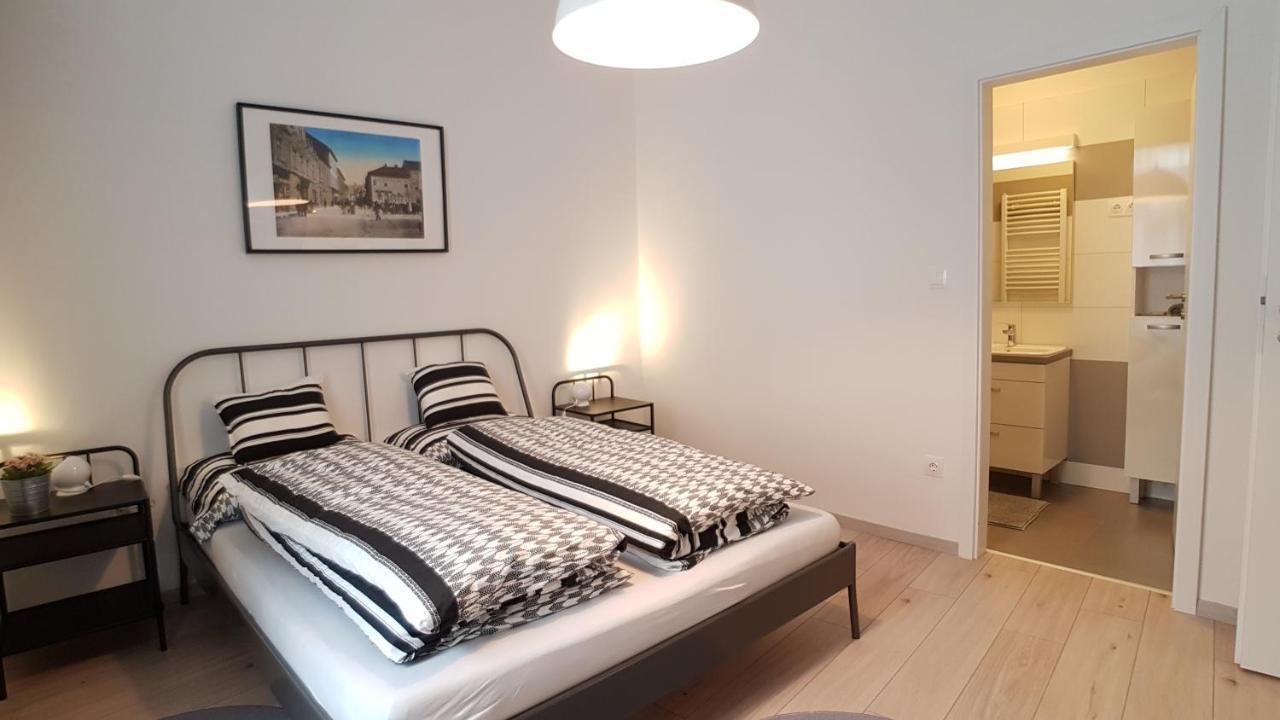 Piacsek Apartmanház Aparthotel Pécs Esterno foto