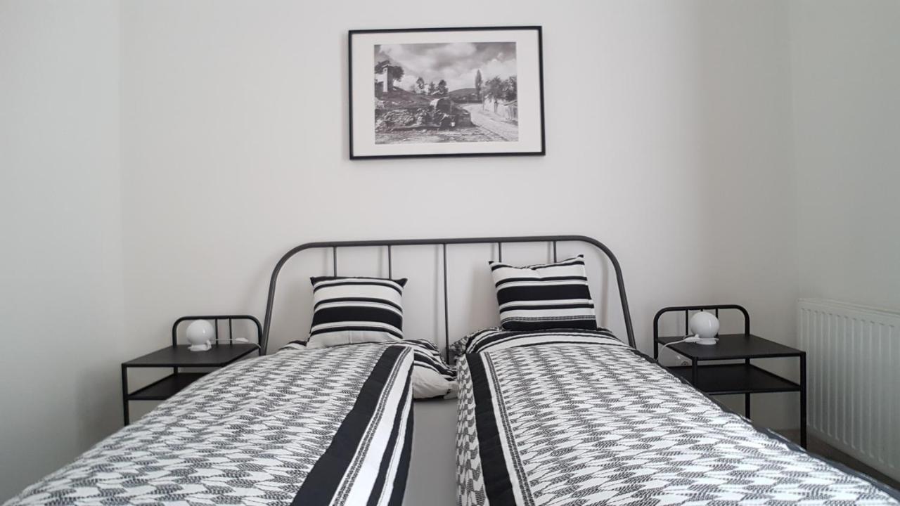 Piacsek Apartmanház Aparthotel Pécs Esterno foto