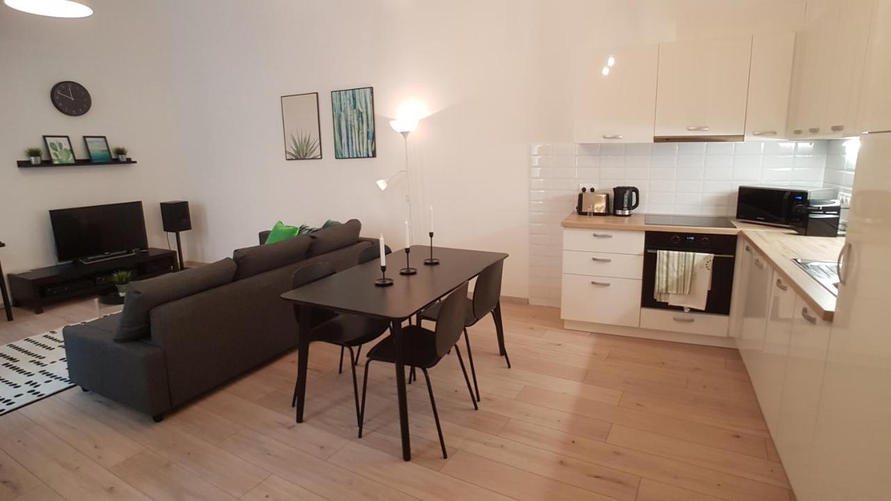 Piacsek Apartmanház Aparthotel Pécs Esterno foto