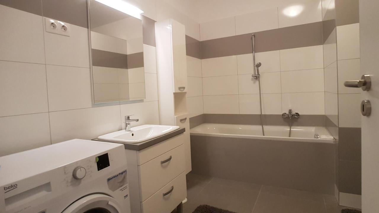 Piacsek Apartmanház Aparthotel Pécs Esterno foto