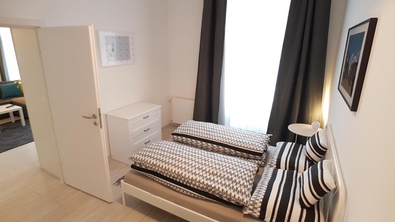 Piacsek Apartmanház Aparthotel Pécs Esterno foto